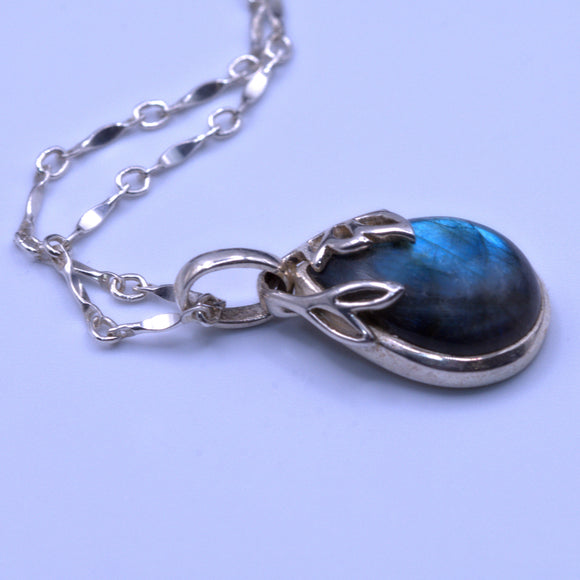 solid 925 silver Labradorite pendant necklace