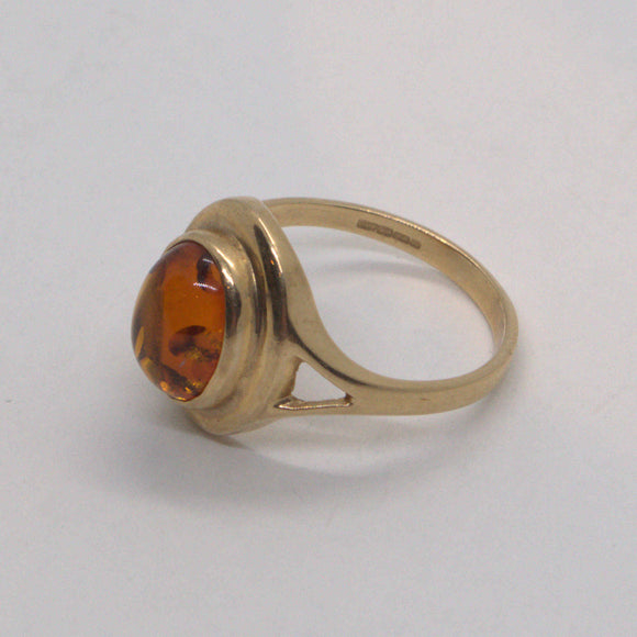 Vintage solid 9ct gold Amber ring