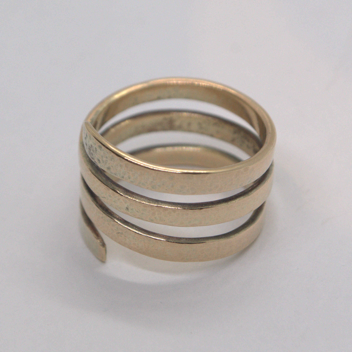 Textured spiral solid 9ct yellow gold ring – Iceni Silvercraft